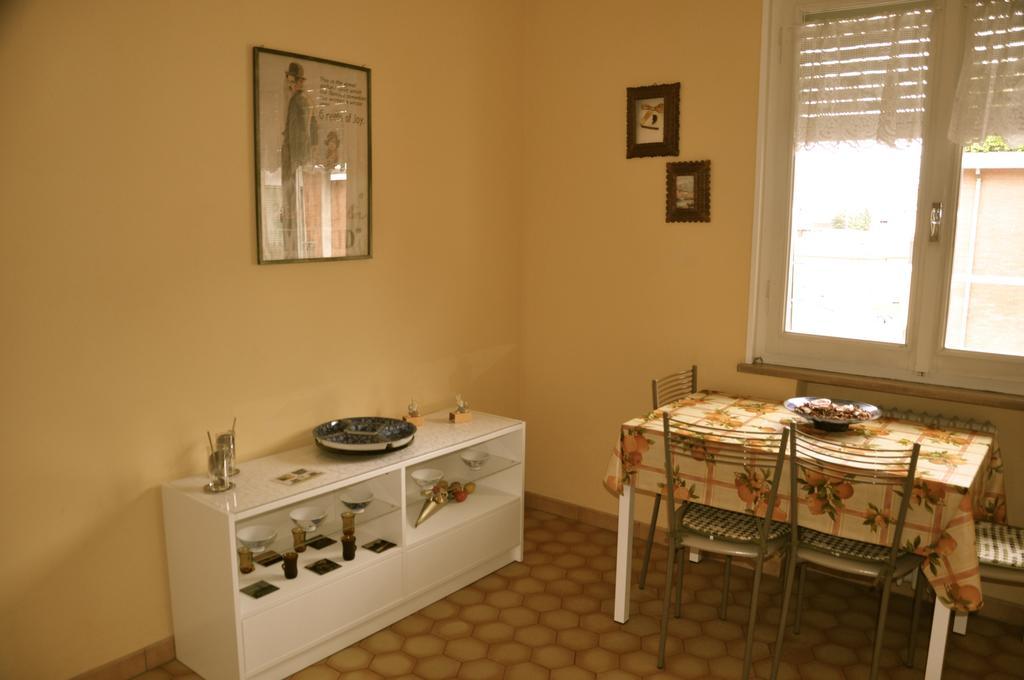 Apartment Montebello Parma Camera foto